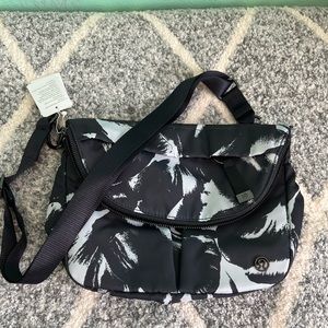 Lululemon athelica NWT All night festival bag